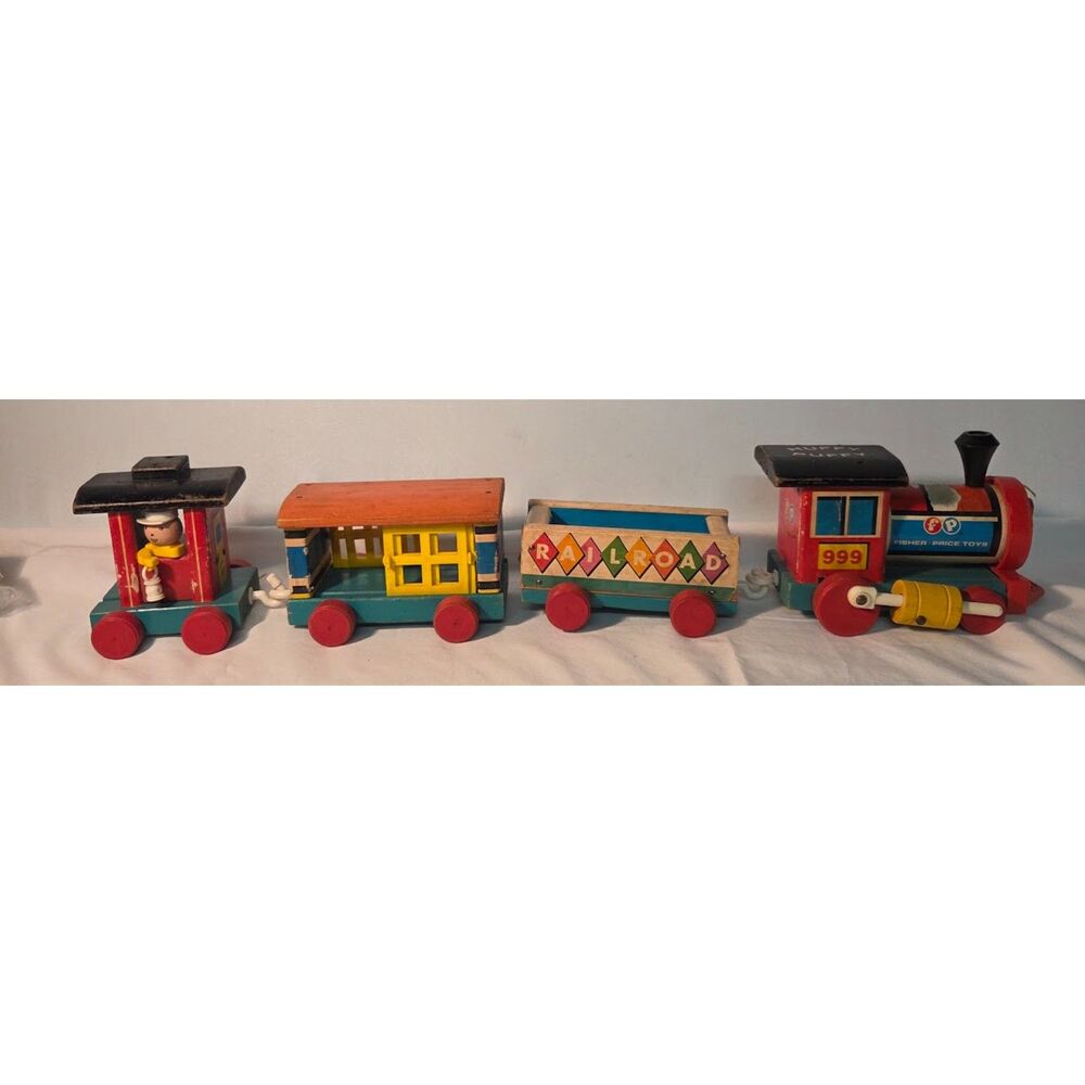Vintage Fisher-Price Huffy Puffy Wooden Pull Train 4 Car Set No. 999 Railroad